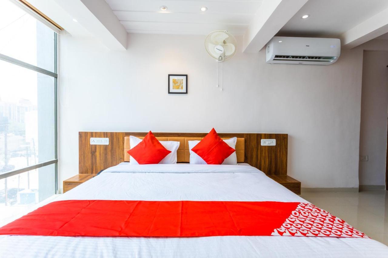 Oyo 29585 The Cliff Hotel Indore Luaran gambar