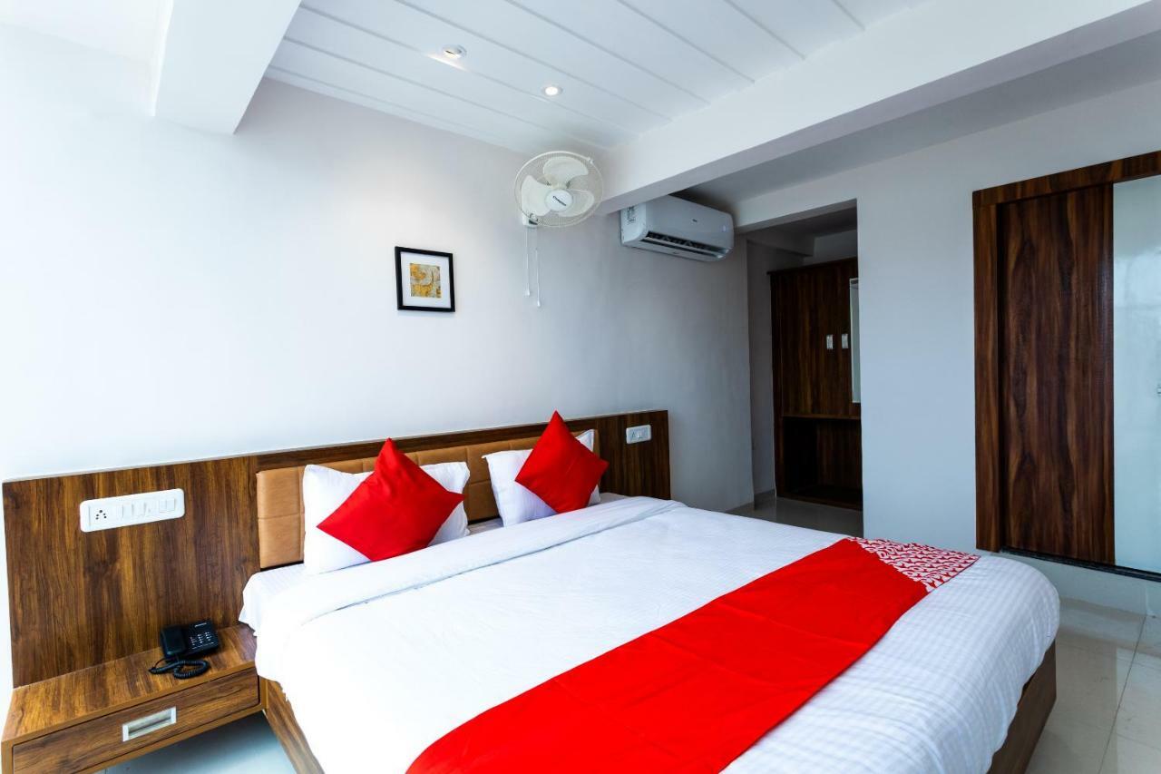 Oyo 29585 The Cliff Hotel Indore Luaran gambar